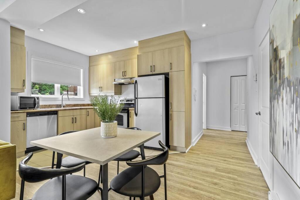 Stylish 2 Bedroom Haven By Jean Talon Market Montreal Luaran gambar