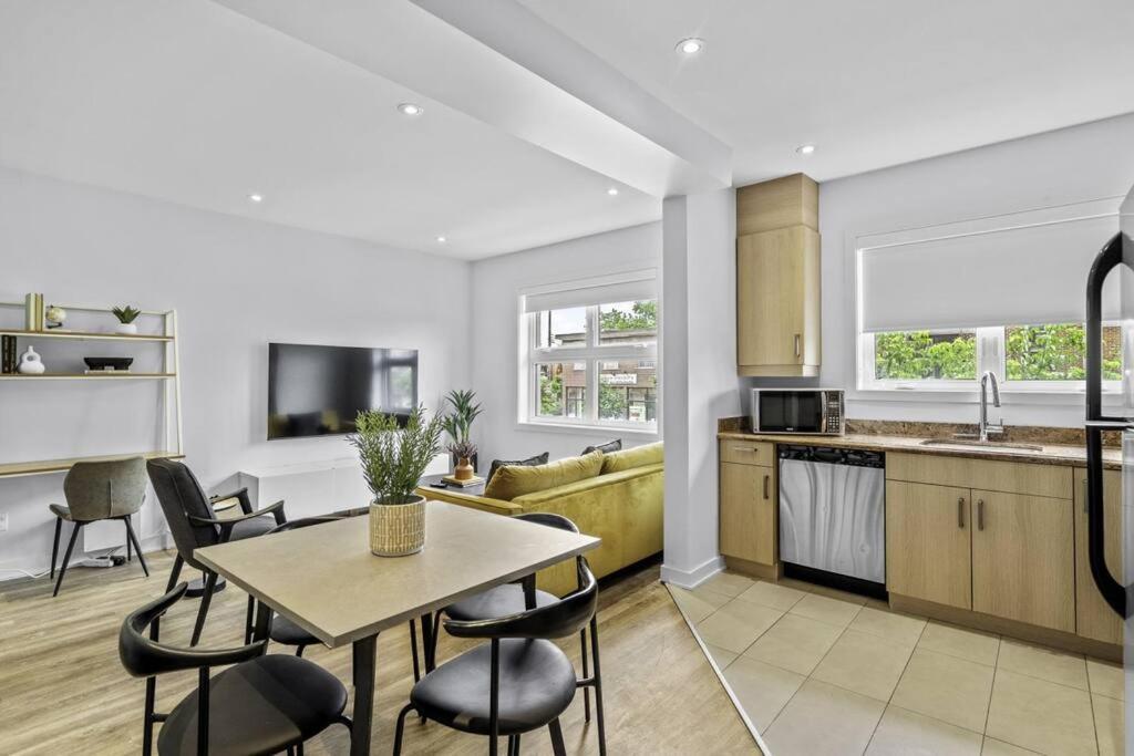 Stylish 2 Bedroom Haven By Jean Talon Market Montreal Luaran gambar